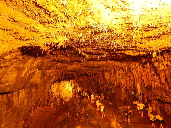 ドロガラティ洞窟