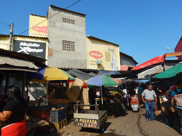 バズルト市場（Mercado de Bazurto）