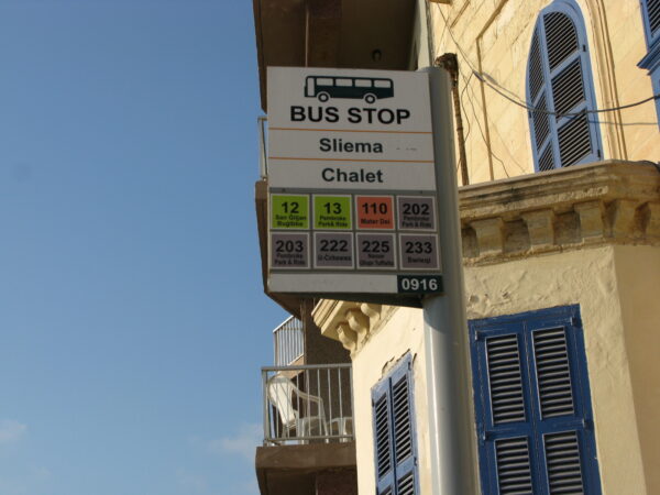 マルタ島のバス停
