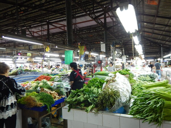 バンコク・ドンムアン空港近辺の市場
