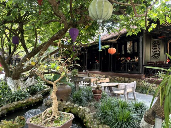 Nhà Hàng Vỹ Dạ Xưa