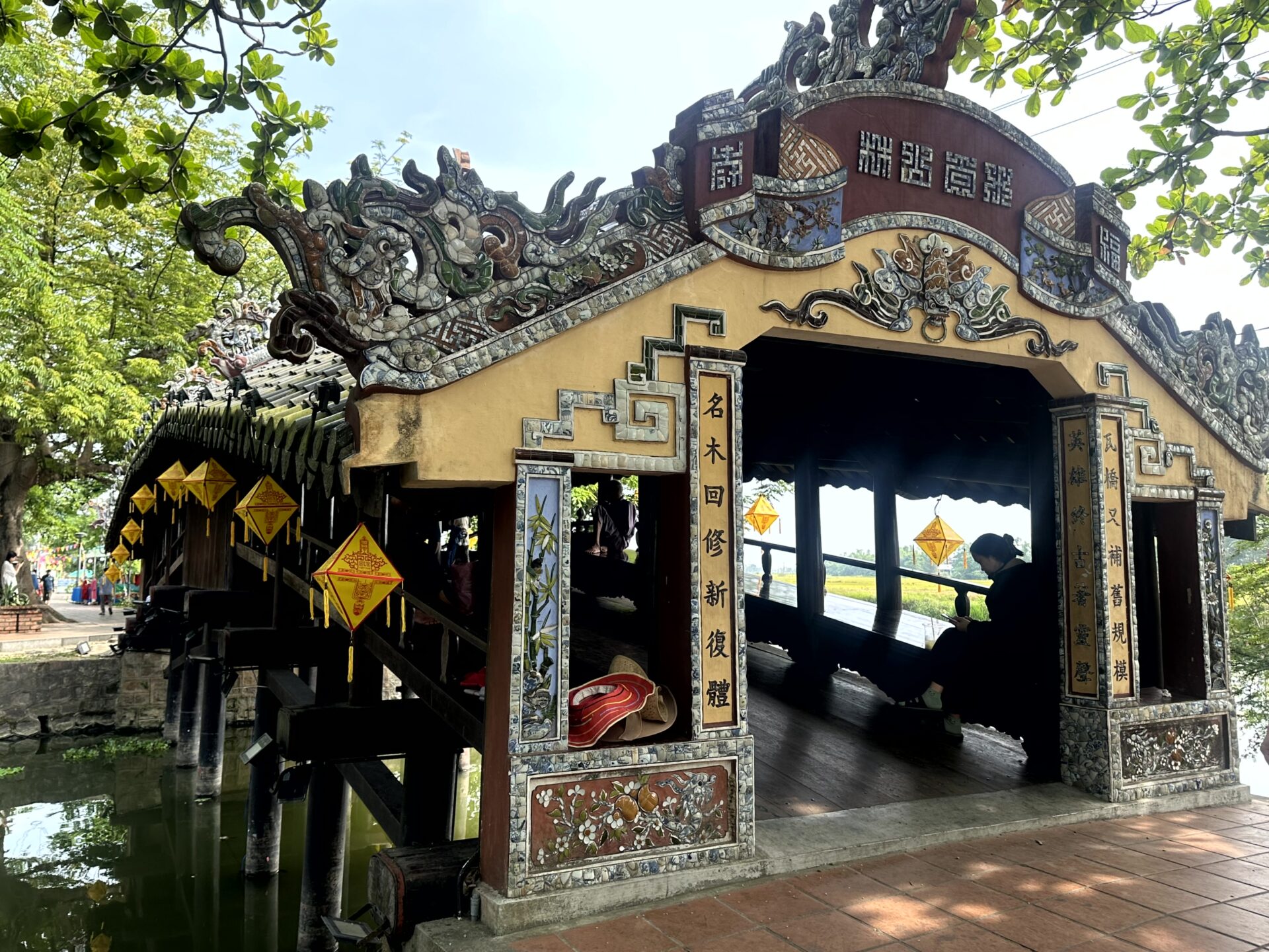 フエからホイアンまで観光付きバス送迎 プラン